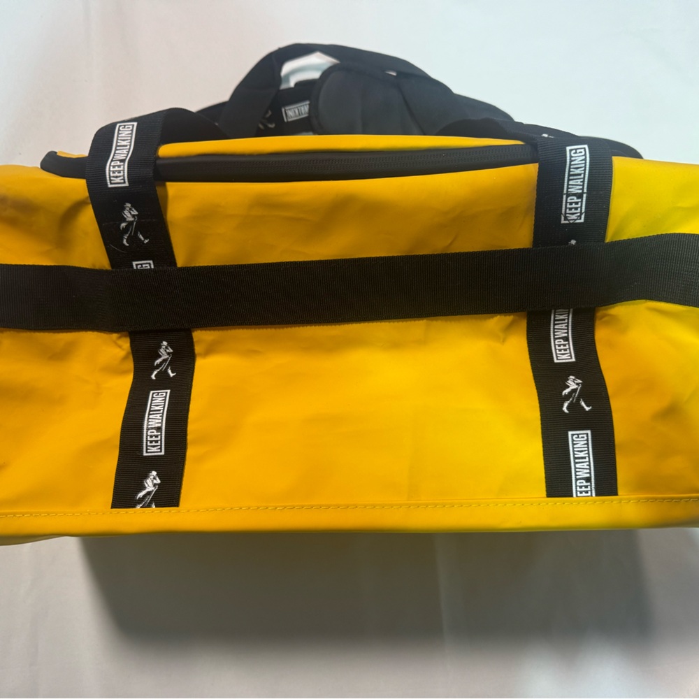 Johnny Walker Yellow Duffel Bag - Keep Walking (Promo) - Picture 3 of 8